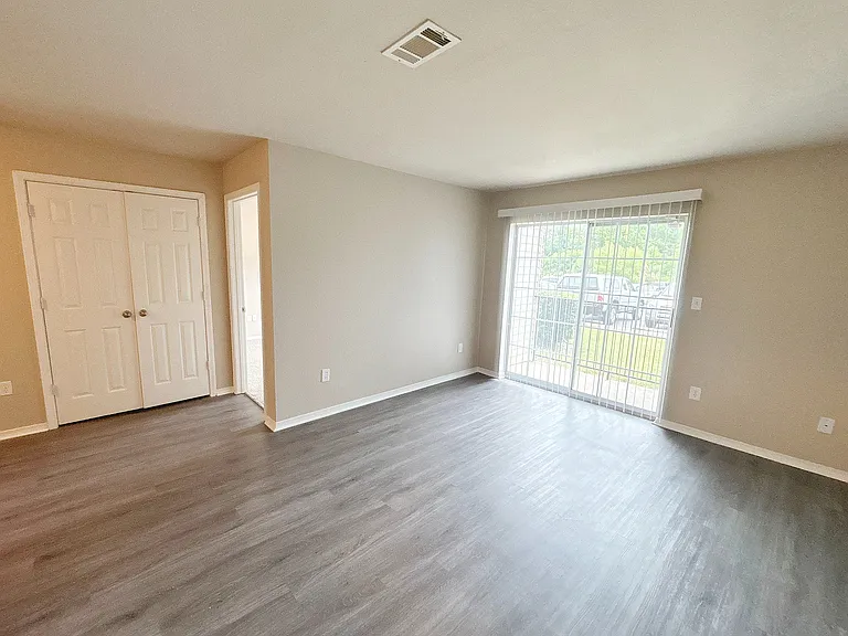 Bay - Living Area