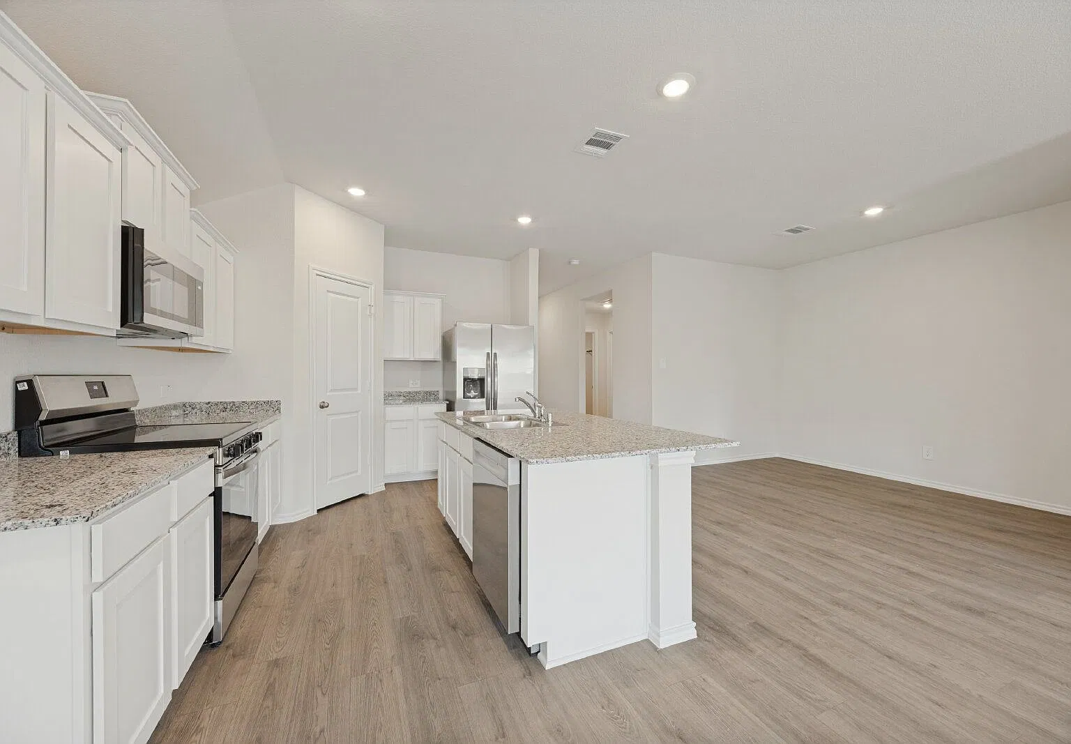 4 bed, 2.5 bath, 1875 sqft, $1,950 — Photo 3
