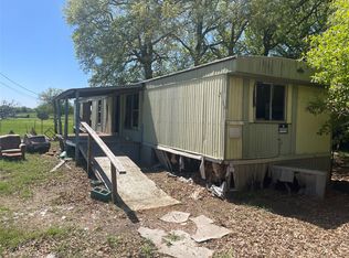 689 James St, Kemp, TX 75143