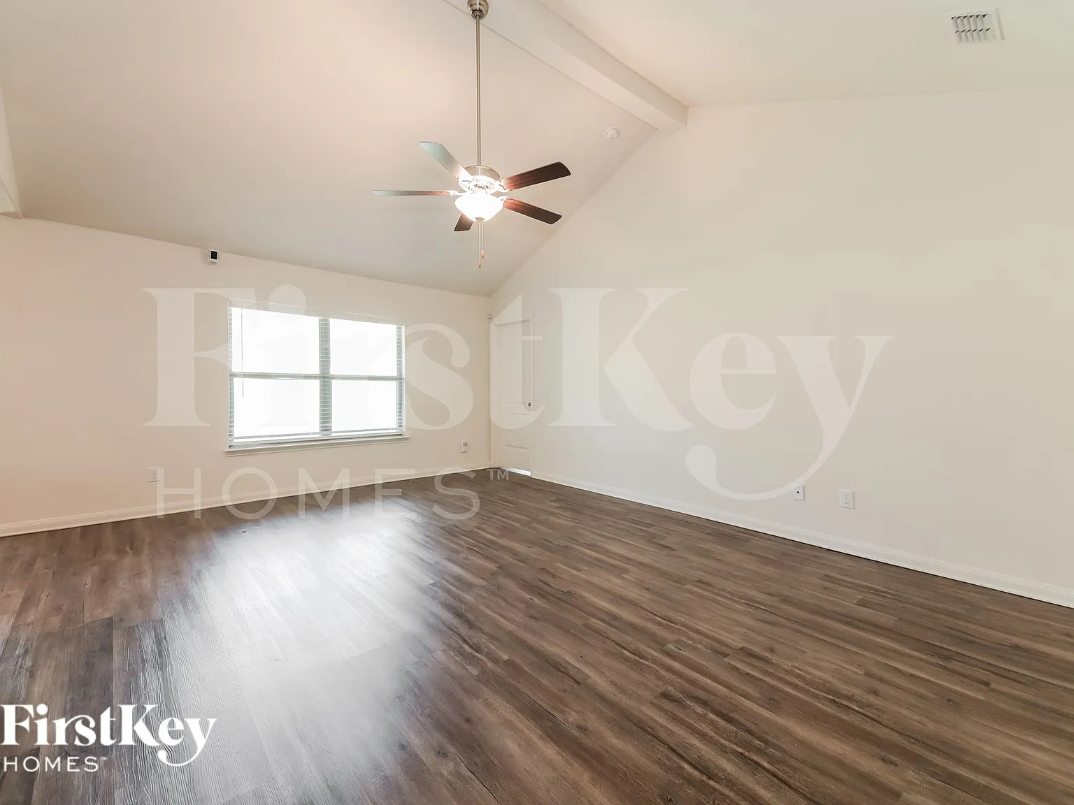 4 bed, 2.0 bath, 1600 sqft, $2,250 — Photo 3