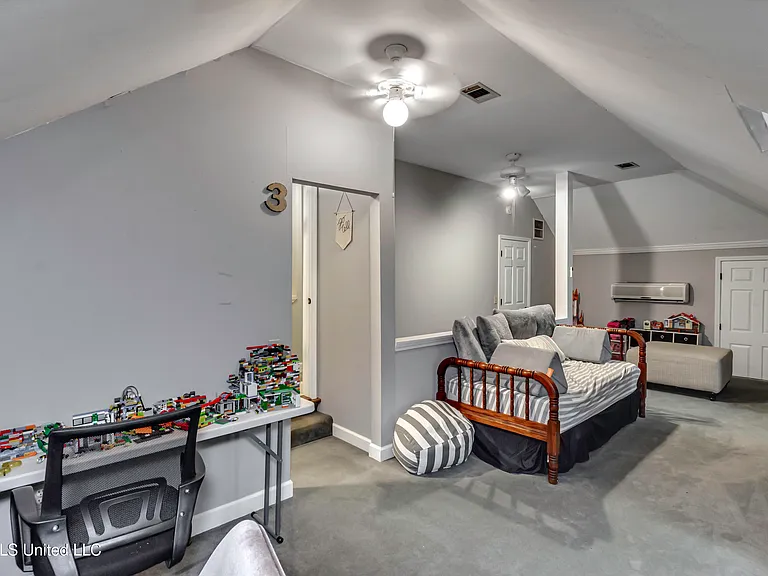 214 Ramblewood Dr — Photo 36