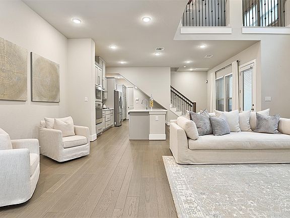5th image of 5118 Galahad Ct