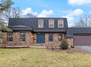 1682 S Thompson Dr, Wheaton, IL