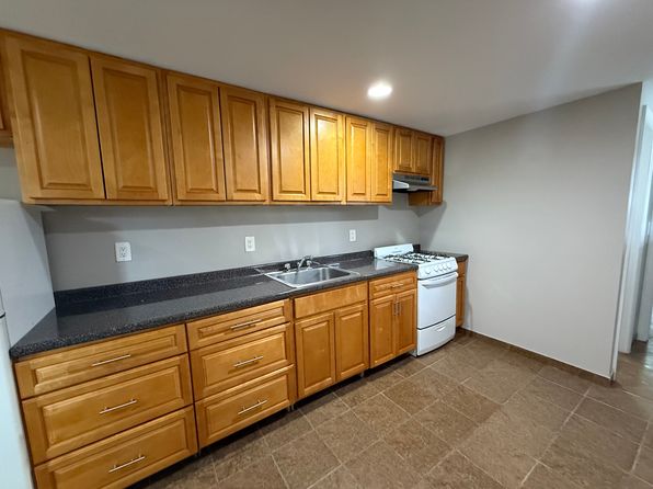 3 Sherman Ave #BASEMENT