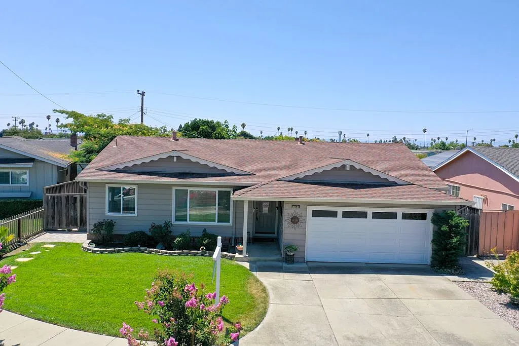 39561 Plumas Ct photo 1