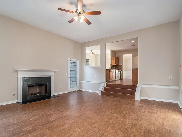 395 Sugarberry Ln — Photo 10