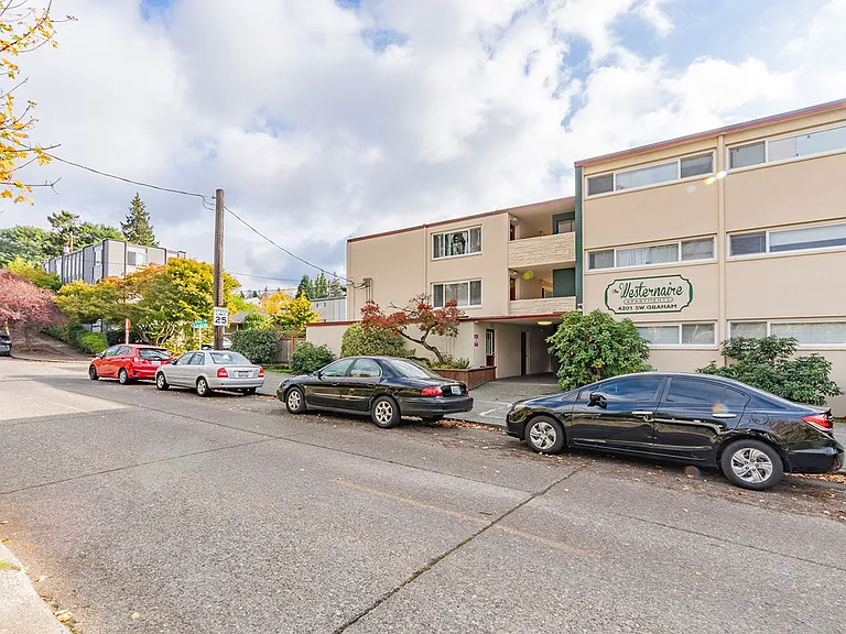 Westernaire Apartments — Photo 13