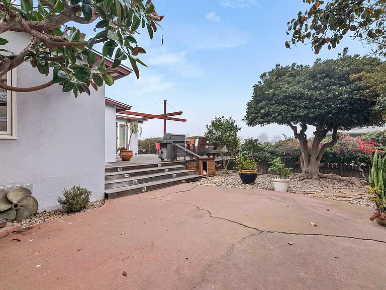 541 Tarento Dr — Photo 35