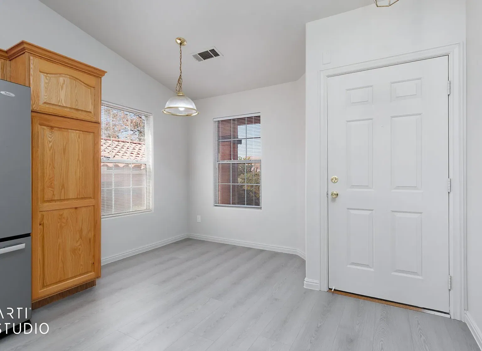 686 Peartree Lane — Photo 4