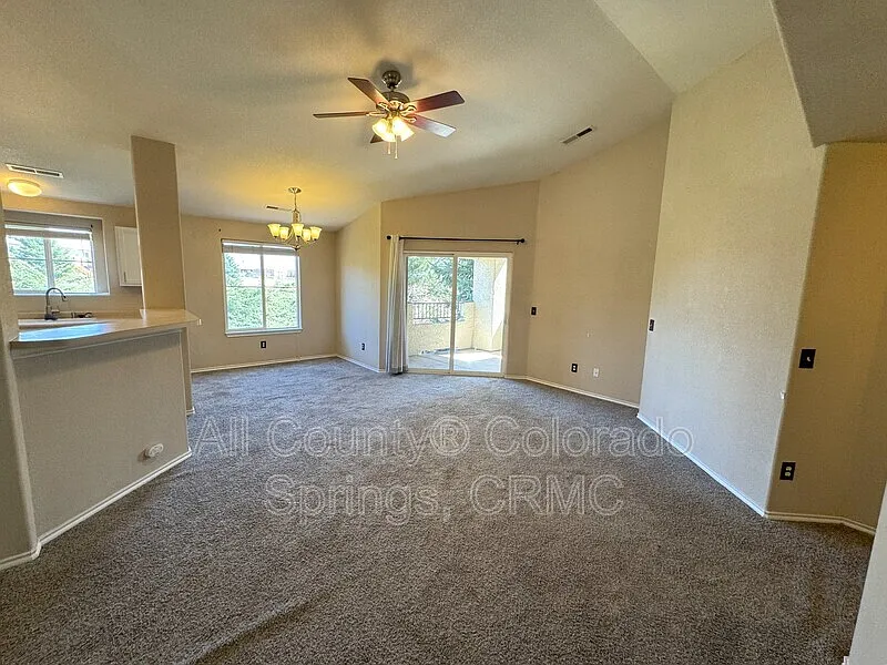 3 bed, 2.0 bath, 1276 sqft, $1,895 — Photo 3