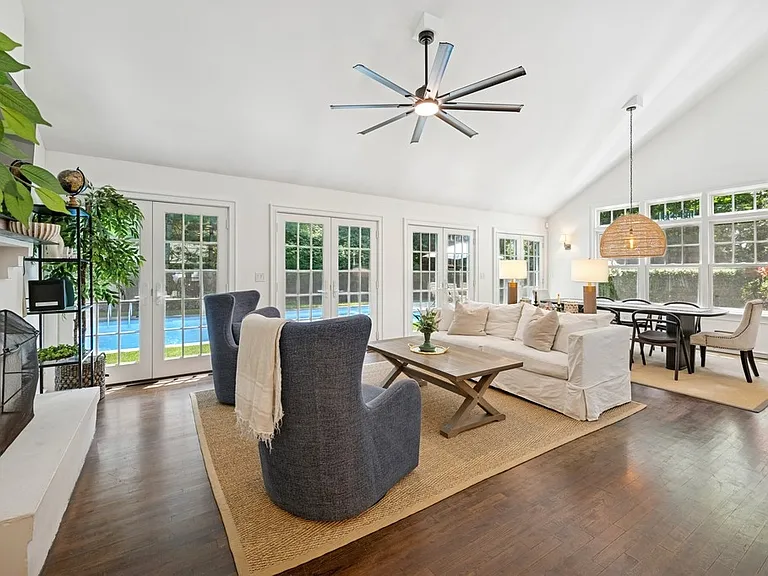 71 Cove Hollow Rd — Photo 2