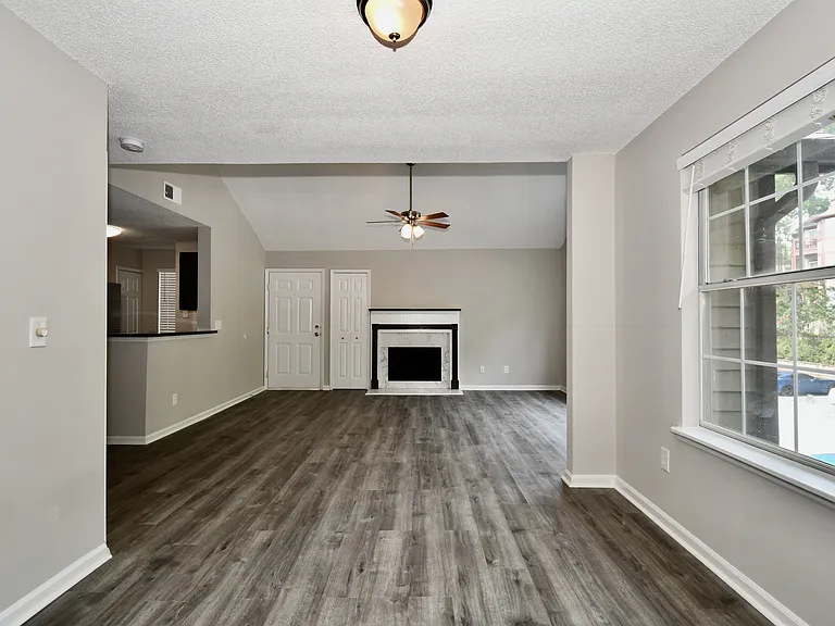 1101 Sandy Lane Dr — Photo 4