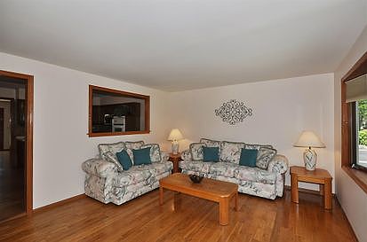 3rd image of 662 S Warren Ave