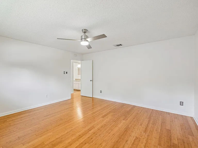 2717 Charlesworth Dr — Photo 22