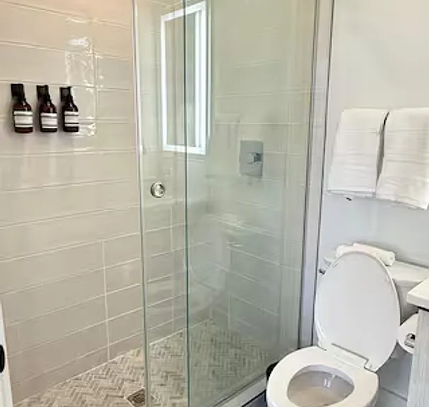 Serpentine Apartments: Newly Renovated in the Heart of Drexel — Photo 25