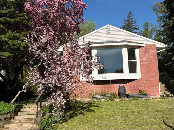 1306 Park St, Sault Sainte Marie, MI 49783