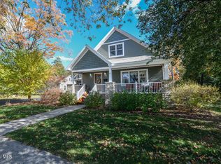 4 Seward St, Saratoga Springs, NY 12866