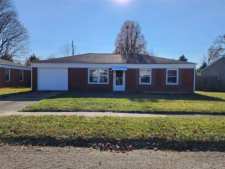 1633 Reid Ave — Photo 2