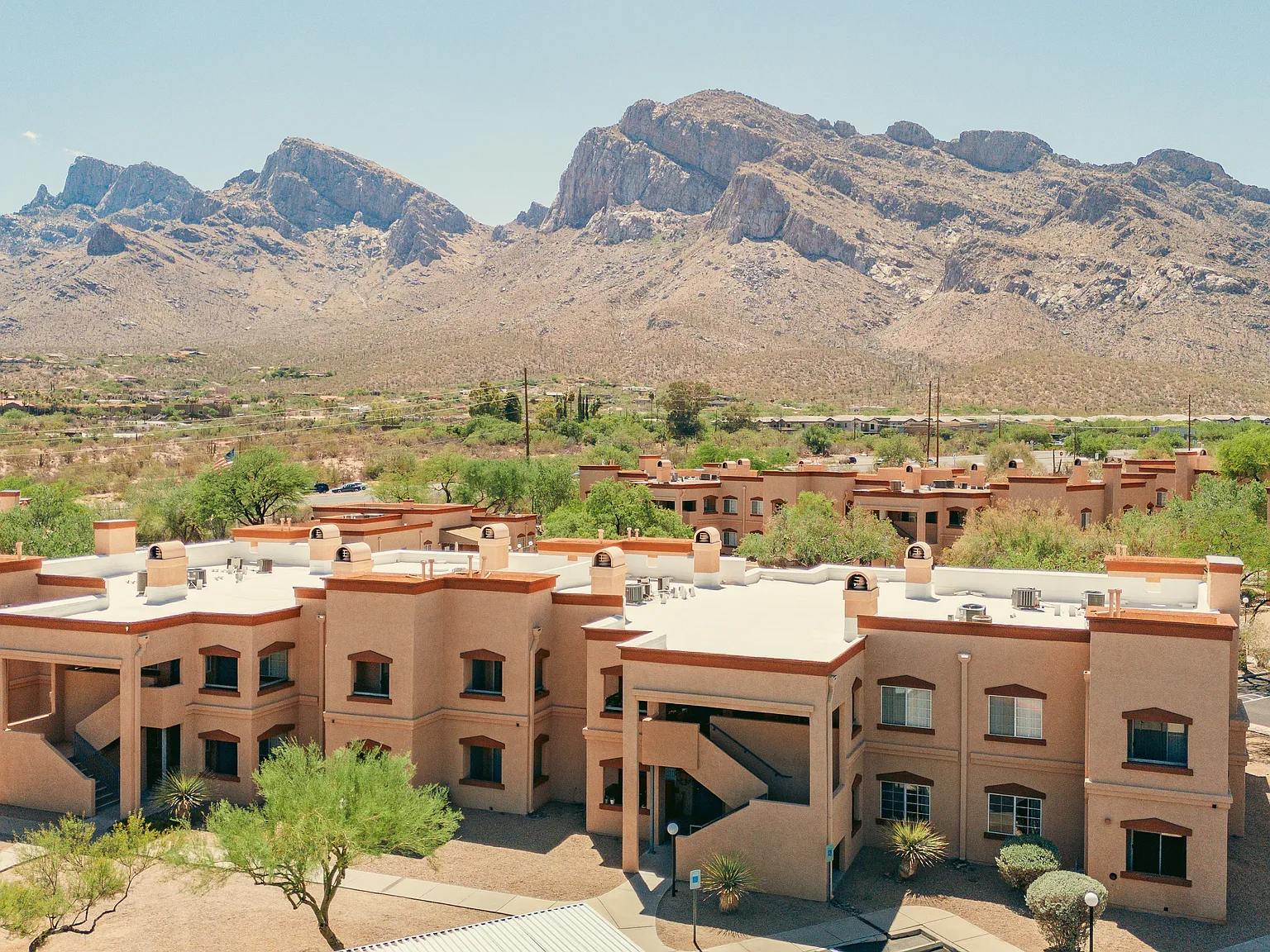 Pusch Ridge Apartments — Photo 1
