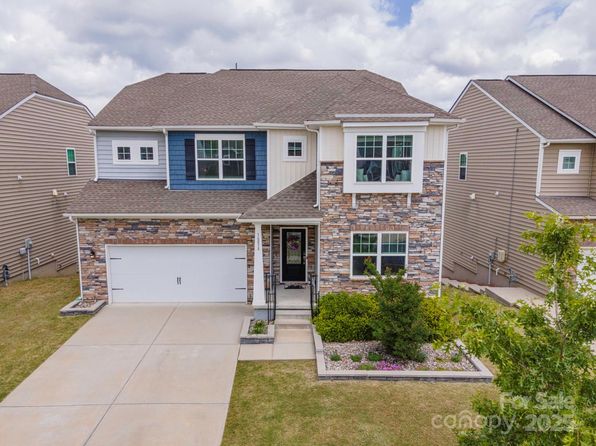16038 Harbor Hill Dr, Charlotte, NC 28273