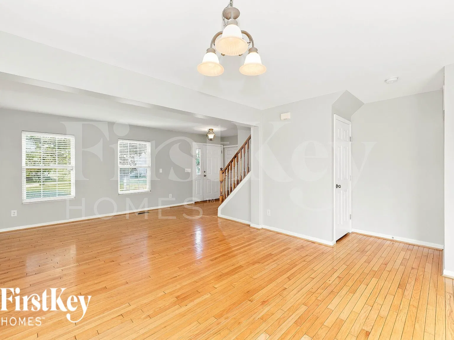 4 bed, 2.5 bath, 2596 sqft, $2,600 — Photo 3