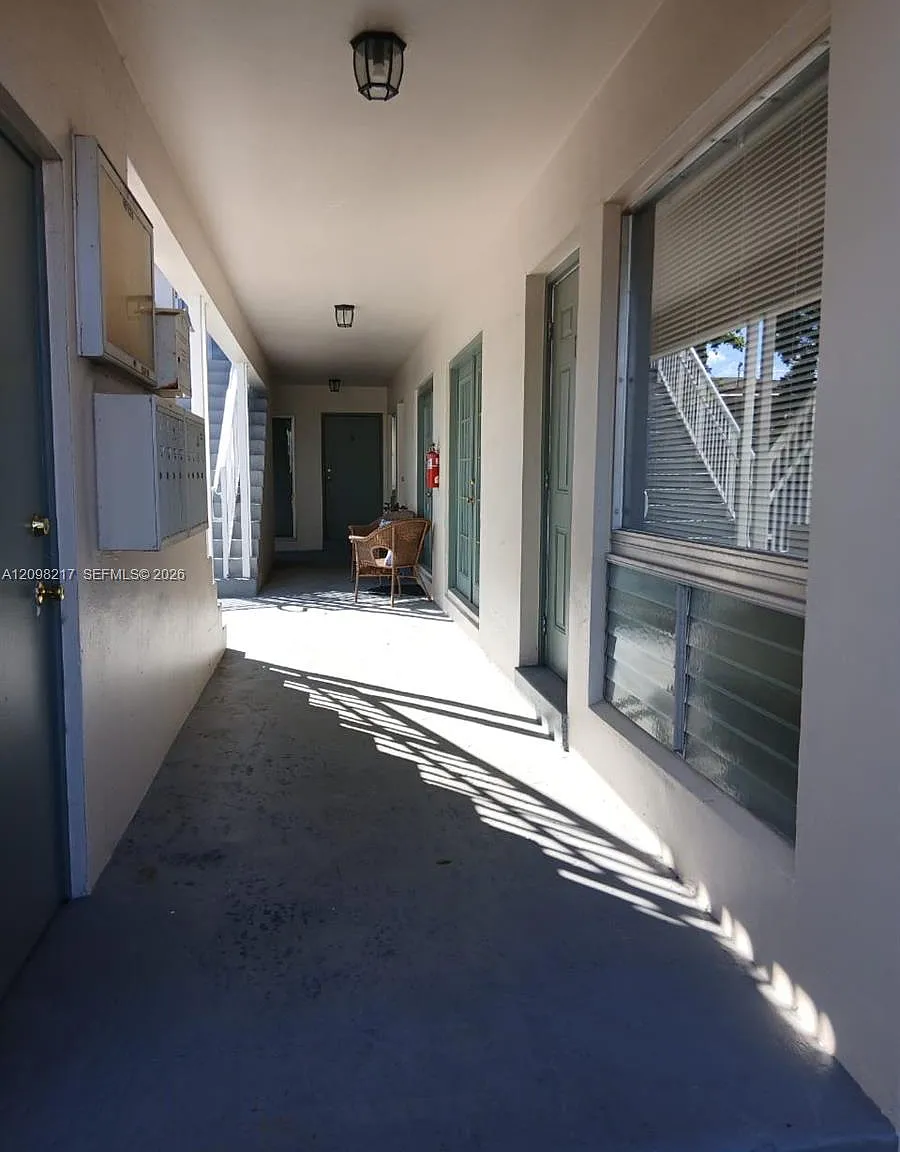 1 bed, 1.5 bath, $1,650 — Photo 2
