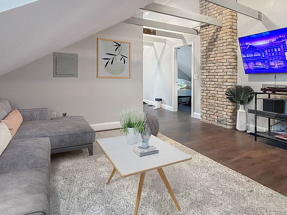 5th image of 122 Willow St #3