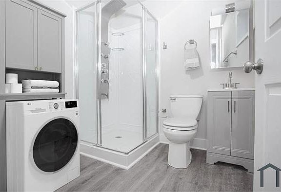 2nd image of 2417 W Jefferson St #1