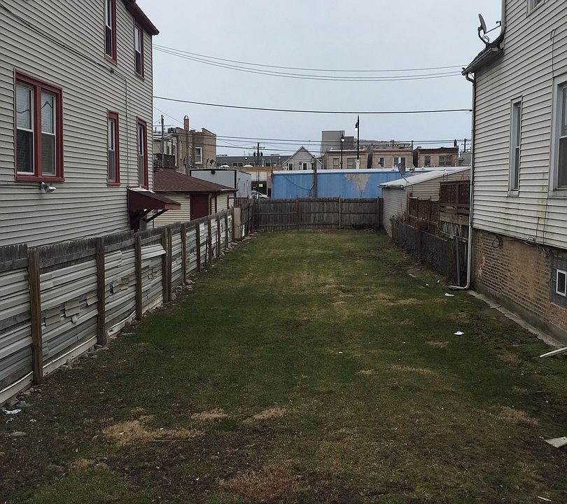 2nd image of 2731 N Artesian Ave