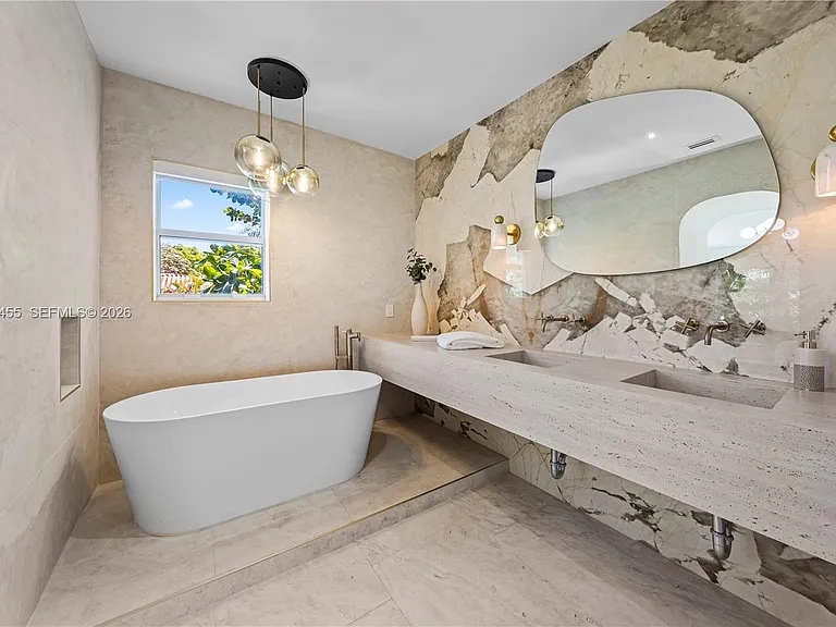 NE 45th St — Photo 39