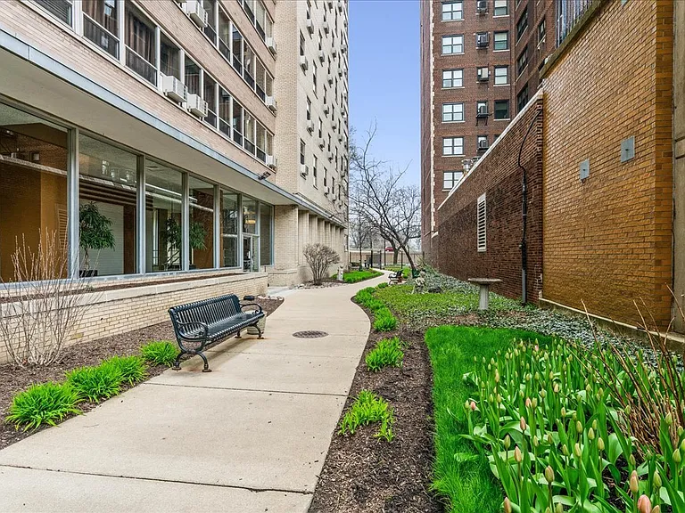 3950 N Lake Shore Dr #627E — Photo 20