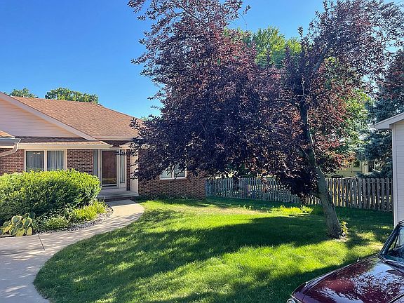 4th image of 116 Woodbury Cir
