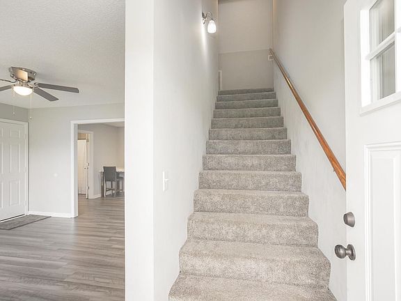 3rd image of 134 Lorien Cir