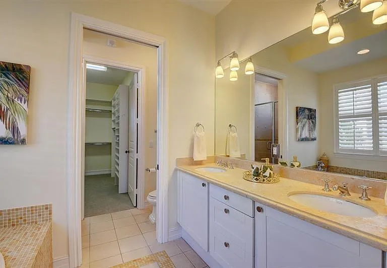 306 E Mallory Cir — Photo 23