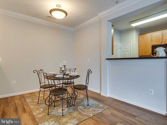 4th image of 4862 Eisenhower Ave Unit 468