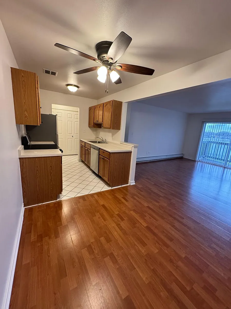 Building Photo - 7410 Brookdale Dr #4