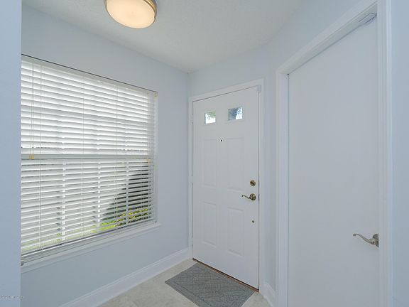 3rd image of 3923 Meadowview Dr N