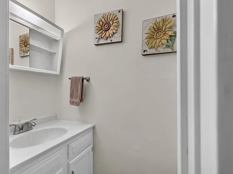 8 Cypress Dr — Photo 15