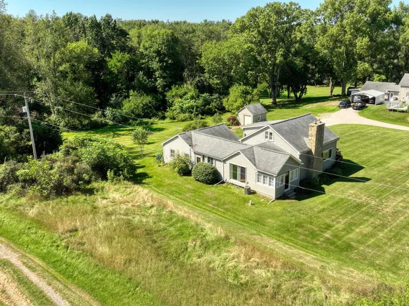 7621 Coon Hill Rd, Munith, MI 49259