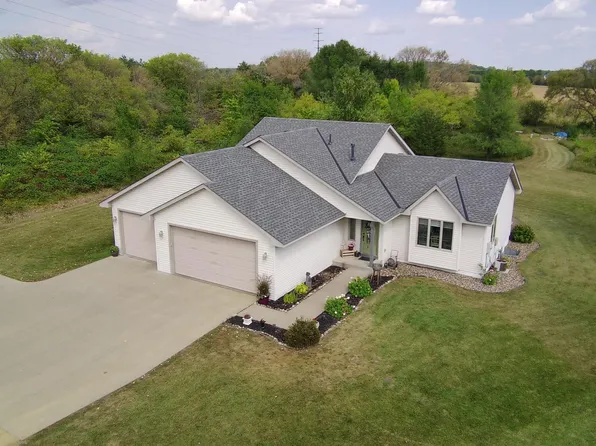 696 Zephyr Ln, Hudson, WI 54016