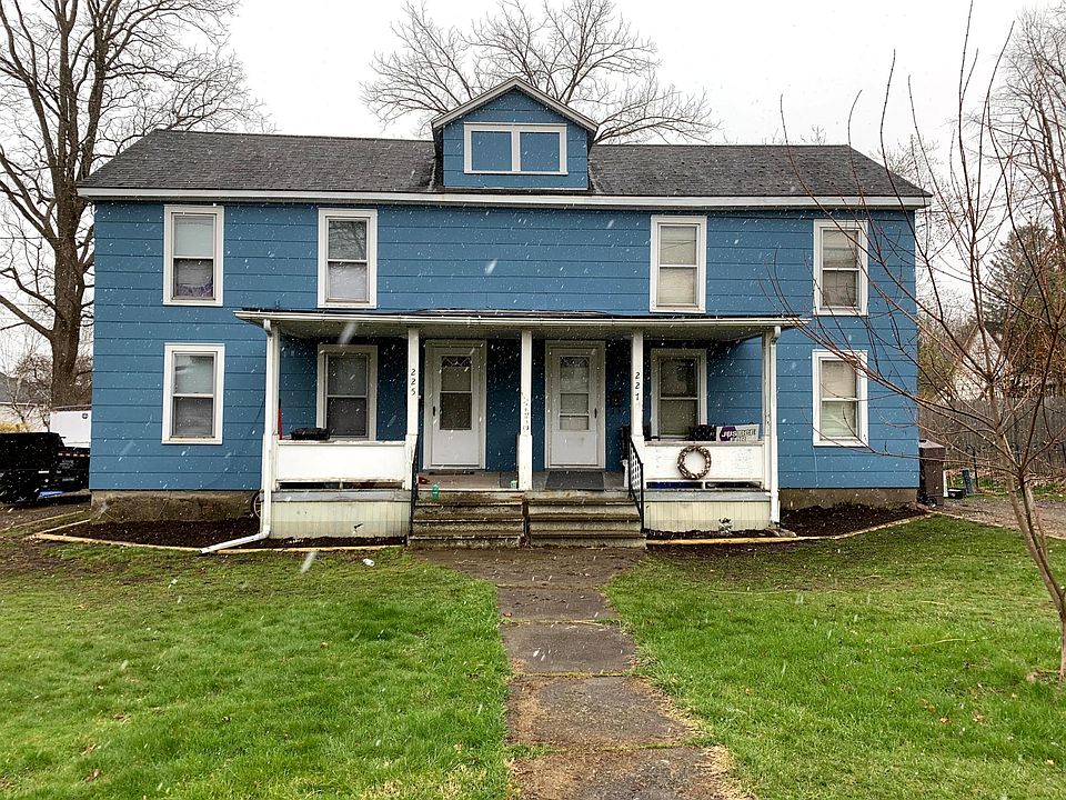 1st image of 225 W 11th St