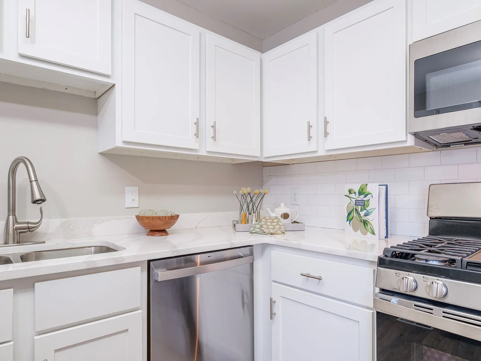 Heathermoor and Bedford Commons Apartments — Photo 3