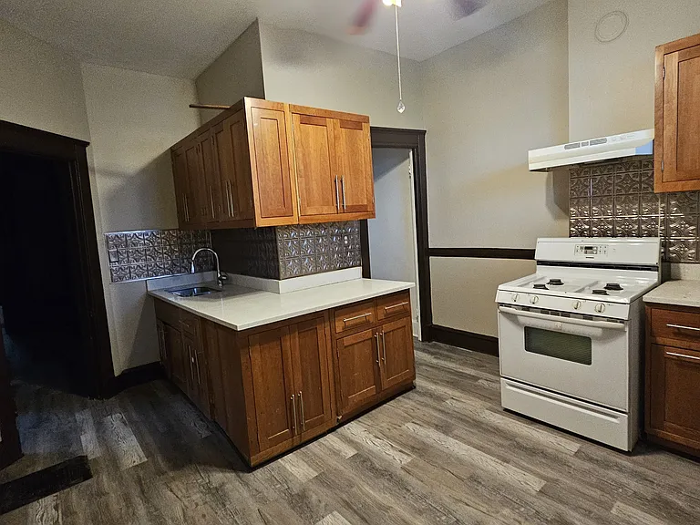 2333 S Lawndale Ave — Photo 16