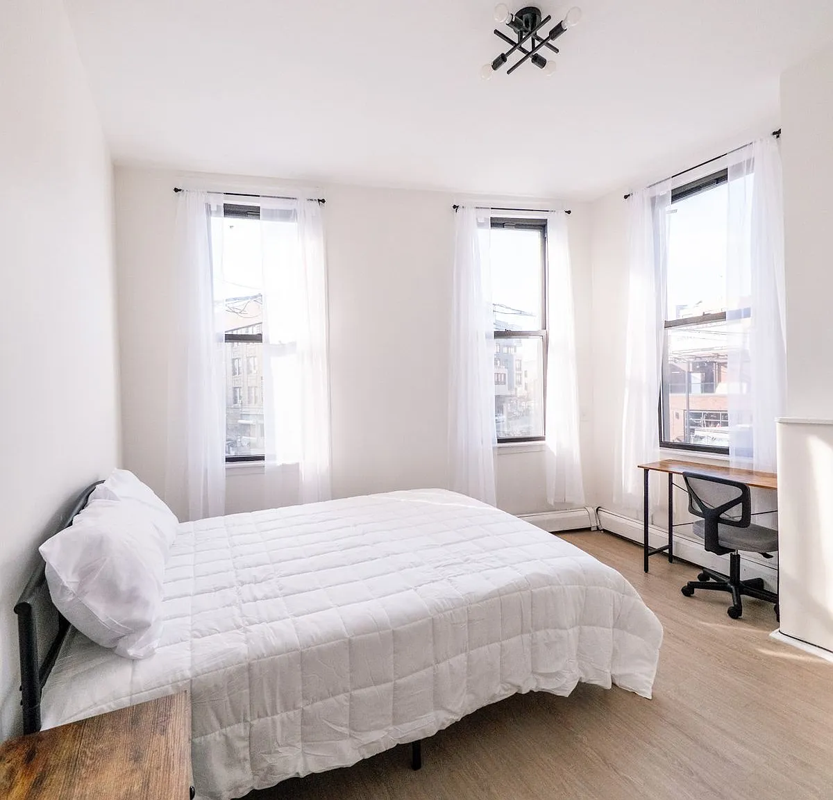 Queen bedroom in 2 bed/1 bath home in Bushwick #1807 B — Photo 1
