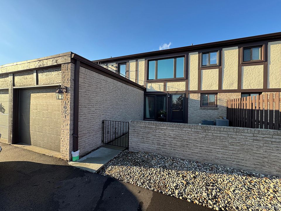 1st image of 1021 Country Club Dr #23
