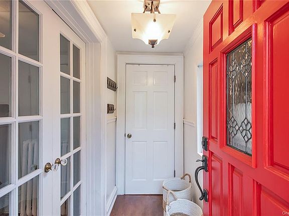 3rd image of 33 Mayhew Ave
