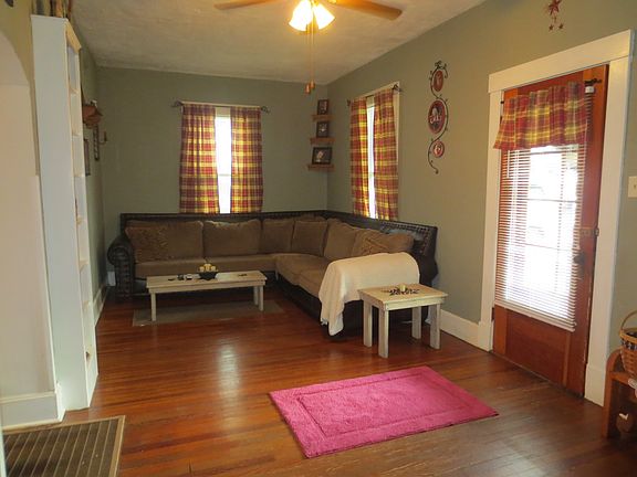 4th image of 409 Brussels Ave
