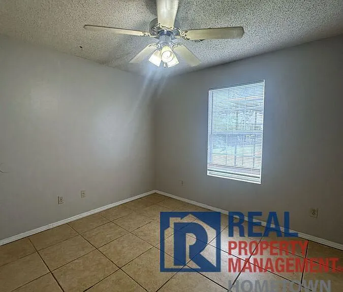 226 Rockyreef Cir — Photo 12