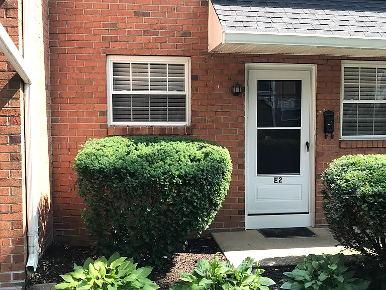 340 Woodlawn Ter #E2 — Photo 1