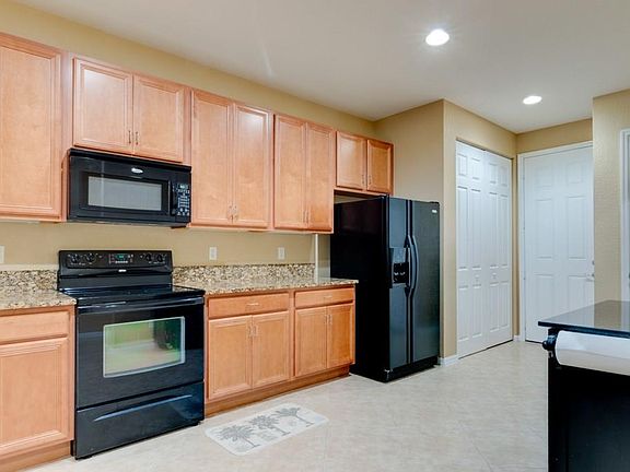 5th image of 6415 Oxford Cir